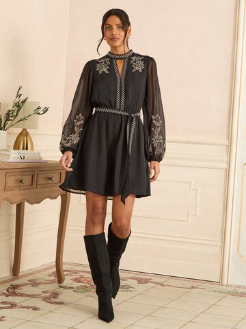 Rochie de la love & roses pe negru