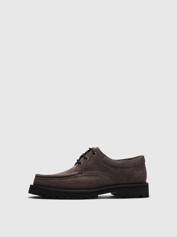 SELECTED - Zapatos con cordón en gris: frente