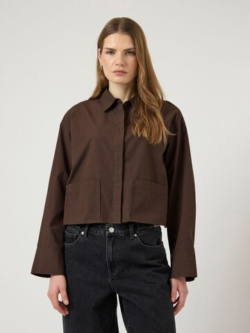 YAS Blouse 'YASLee' in Brown: front