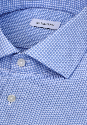 Coupe slim Chemise business 'Schwarze Rose' SEIDENSTICKER en bleu