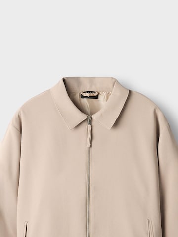 Burocs Between-Season Jacket 'Zipped' in Beige