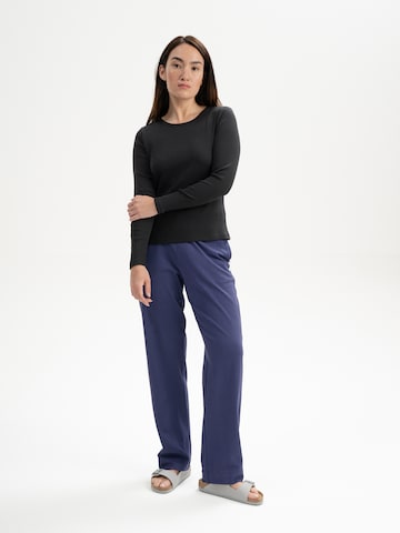 MELA T-shirt 'MEHAR' i svart