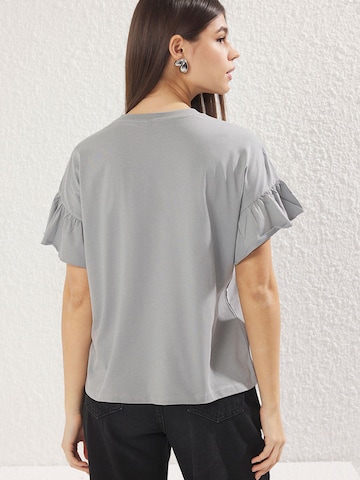 Trendyol Shirt in Grey