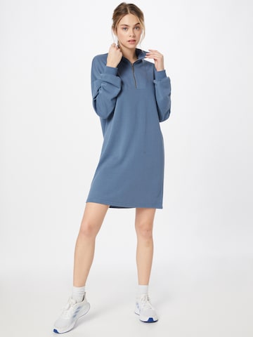 Noisy may Dress in Blue