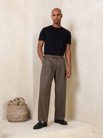 Loosefit Pantaloni con piega frontale 'N.Premium' di Next in beige