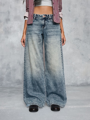 Bershka Wide leg Jeans in Blauw