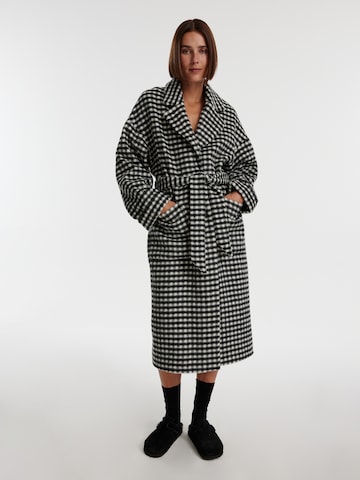 EDITED Between-Seasons Coat 'Santo' in Black: front