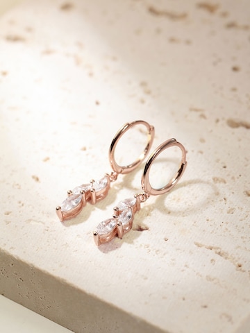 Hey Happiness Earrings 'Cluster Huggie' in Gold