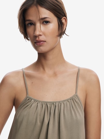 Rochie de la Desigual pe verde