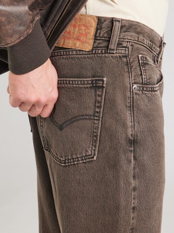 LEVI'S ® Loosefit Jeans '565' in Bruin