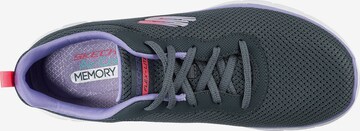 Baskets basses SKECHERS en gris