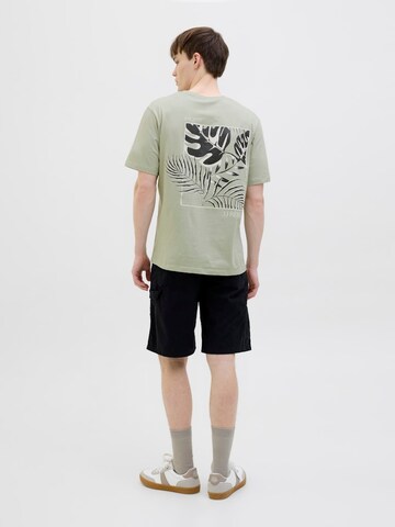 JJ Rebel T-shirt 'JREBBLOOM' i grön: framsida