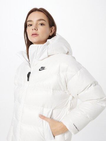 Cappotto invernale di Nike Sportswear in bianco