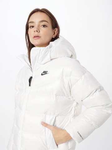 Nike Sportswear - Abrigo de invierno en blanco