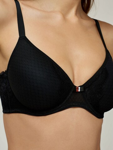 Marc & André T-shirt Bra in Black