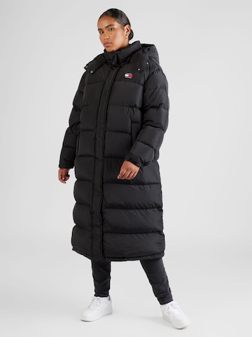 Tommy Jeans Curve Wintermantel 'Alaska' in Zwart: voorkant