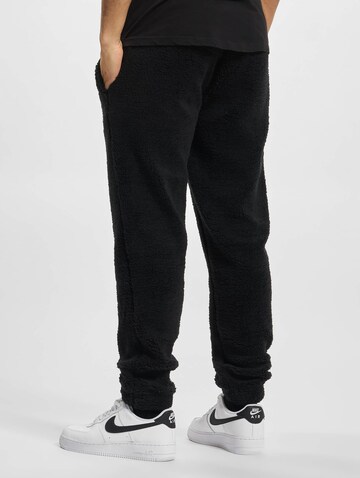 DEF - Tapered Calças em preto