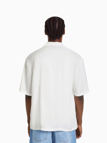 Bershka Regularny krój Koszula w kolorze biały