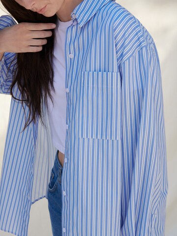 Camicia da donna 'Sissy' di A LOT LESS in blu