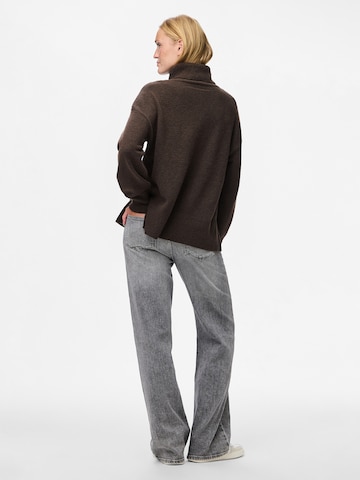 Pull-over 'PCMALOU' PIECES en marron
