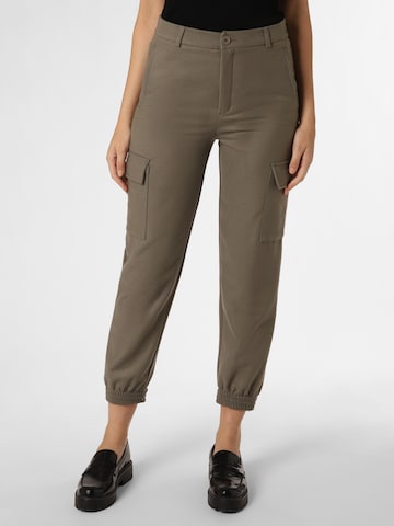 Marie Lund Tapered Cargo Pants in Green: front