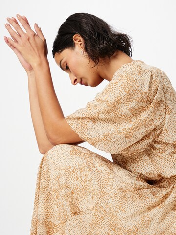 Rochie 'Cleo' de la LA STRADA UNICA pe bej