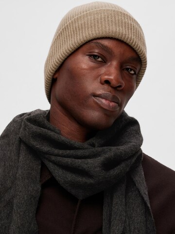 SELECTED HOMME Beanie in Brown