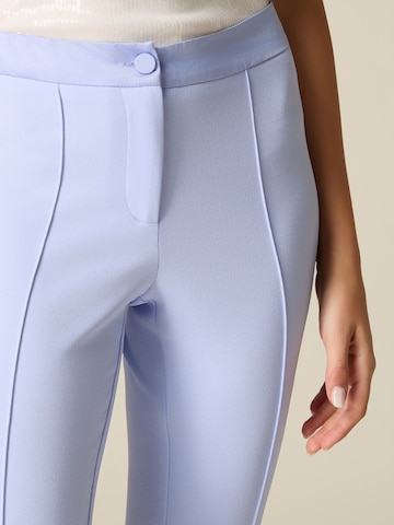 Flared Pantaloni di oltre in blu