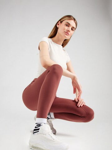 NIKE Skinny Sportsbukser 'ZENVY' i rød