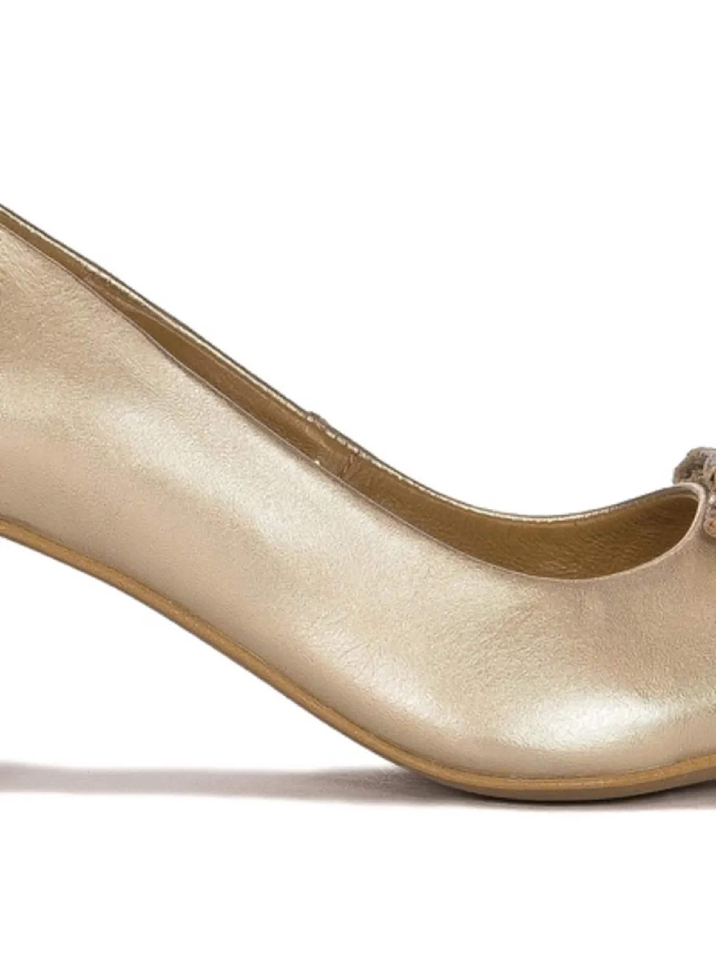 Maciejka Pumps in Gold