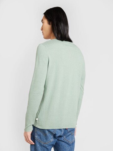 QS - Pullover em verde