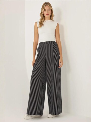 Wide Leg Pantalon à pince Hiccup en noir