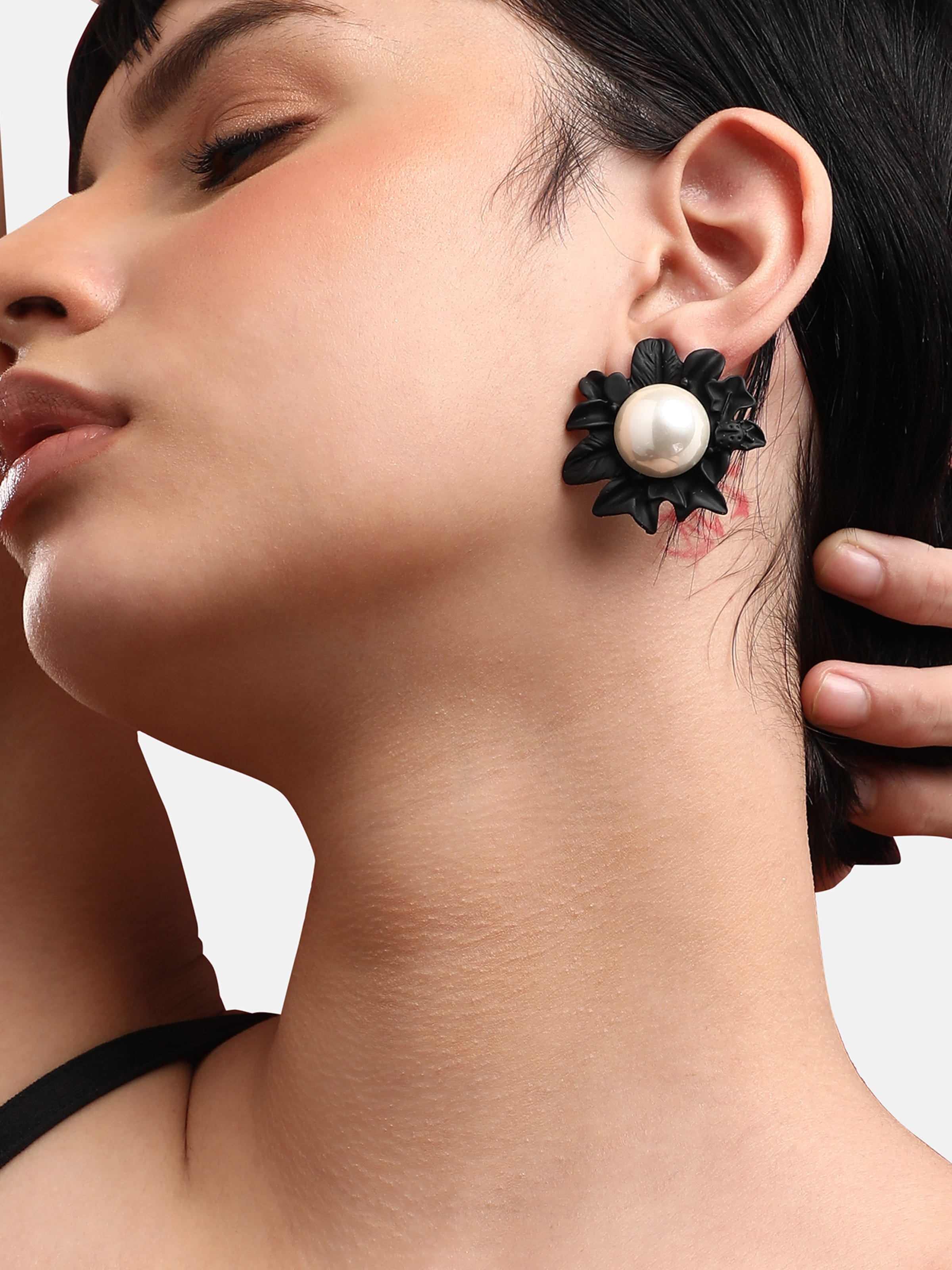 SOHI Uhani 'Rabia' | črna barva