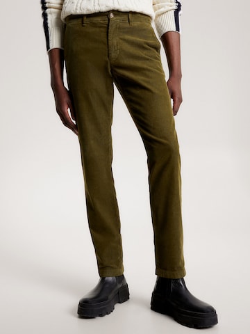 TOMMY HILFIGER Regular Chino in Groen: voorkant