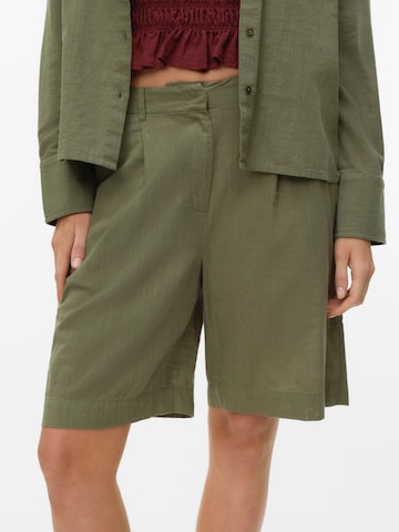 VERO MODA Regular Pleat-Front Pants 'VMCAIA' in Green: front