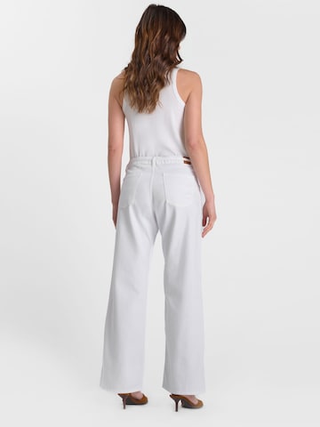 Loosefit Jean Le Temps Des Cerises en blanc