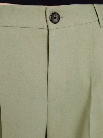 Bershka Voľný strih Plisované nohavice - Zelená