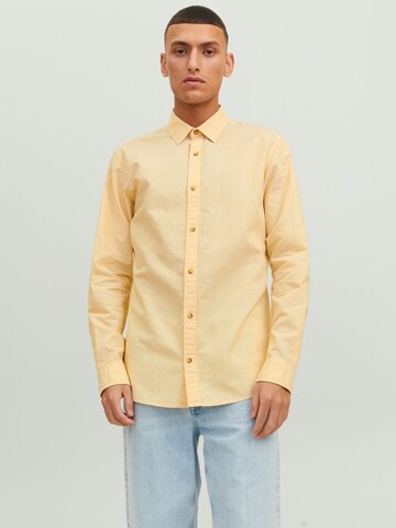 Regular fit Camicia di JACK & JONES in giallo: frontale