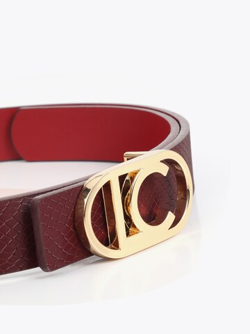Lola Casademunt Riem in Rood