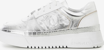 Sneaker bassa di CAFè NOIR in argento: frontale