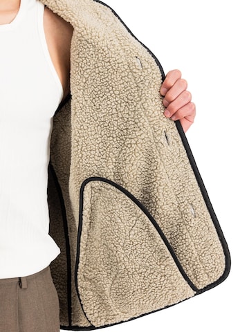 ALPHA INDUSTRIES Демисезонная куртка в Черный