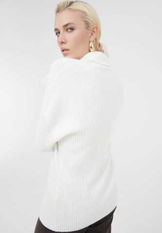 TOPTOP STUDIO Pullover in Weiß