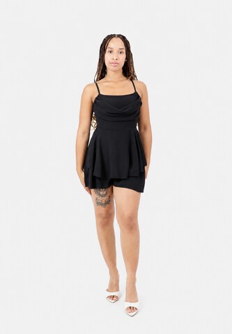 Tuta jumpsuit di Elara in nero: frontale