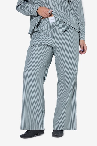 Studio Untold Hose in Grün: Vorderseite