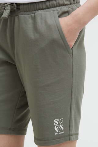 Soccx Regular Basic Sweatshorts mit Logo Print in Grün