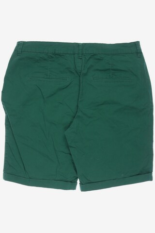 Reserved Shorts in L in Green