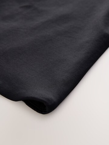 Top de la Next pe negru
