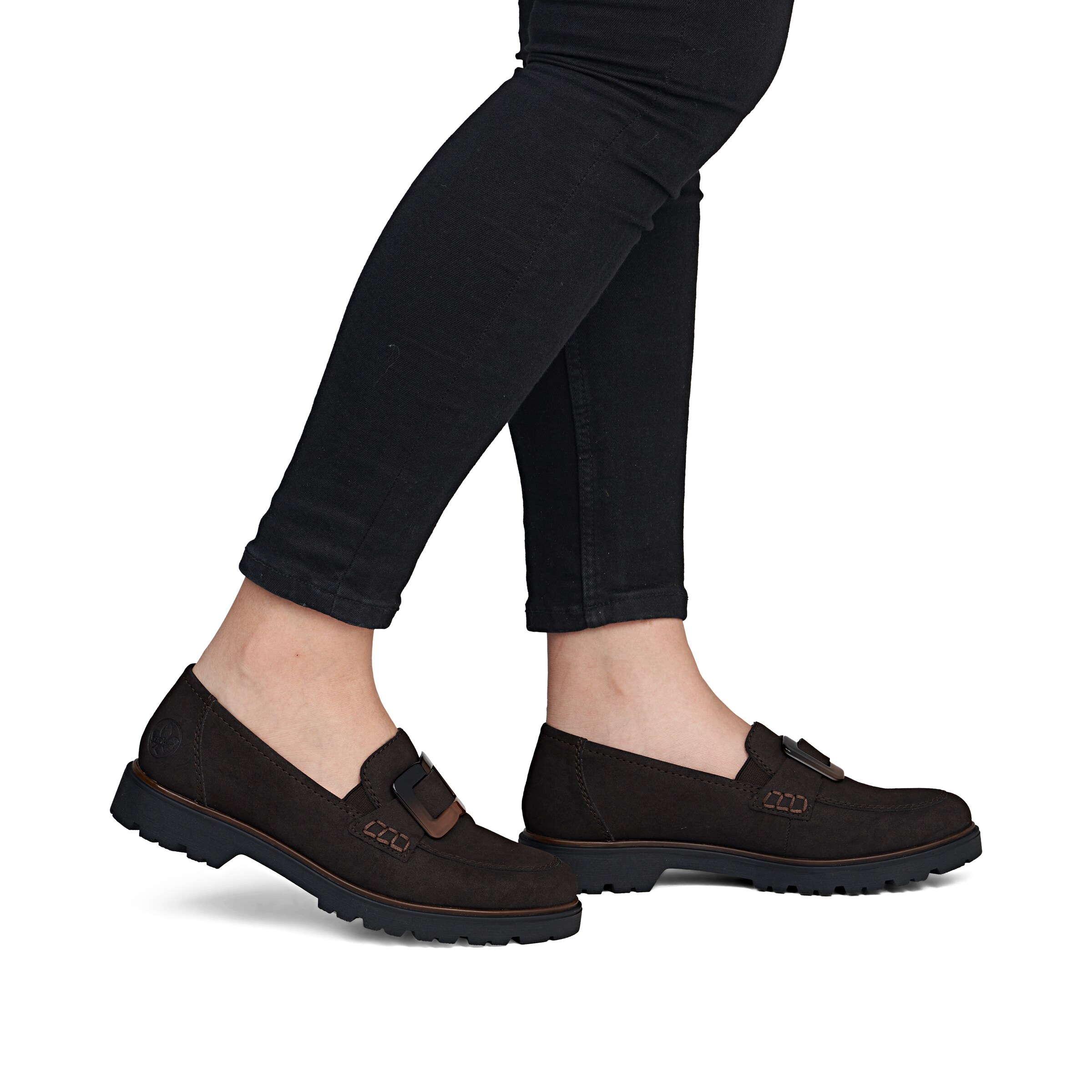 Chaussure basse Rieker en marron : devant