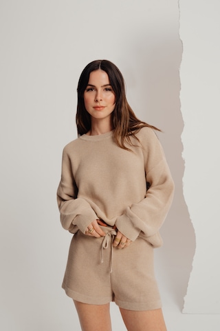 A LOT LESS Pullover 'Naja' in Beige: predná strana