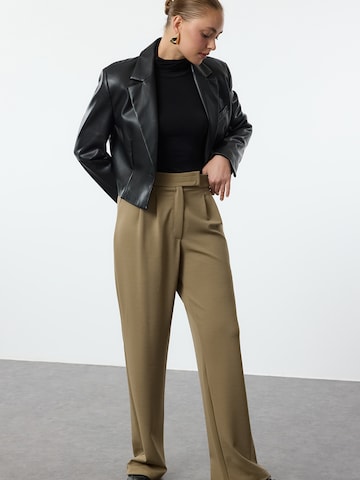 Trendyol Wide leg Pleat-Front Pants in Green